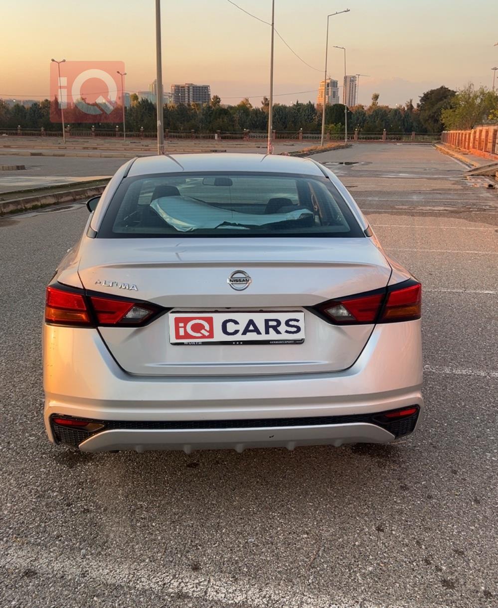 نيسان ألتيما